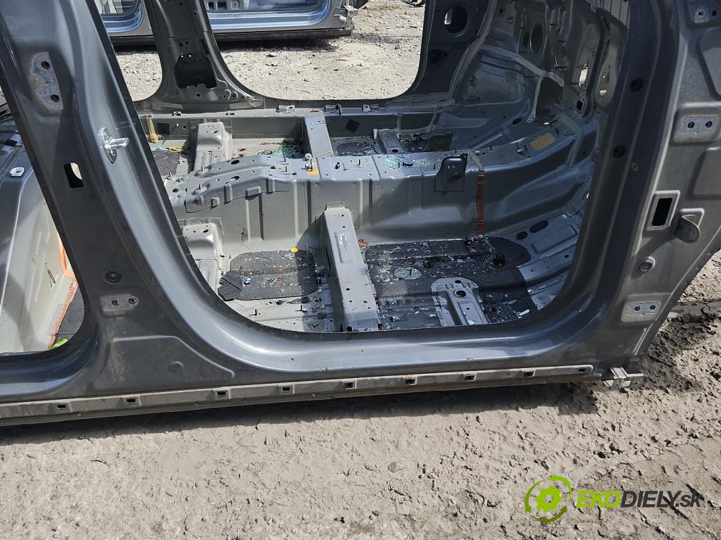 Hyundai Kona I 2017-2023 1.0 120 HP manual 88,3 kW 998 cm3 5- Práh: pravý  (Karoséria ostatné)