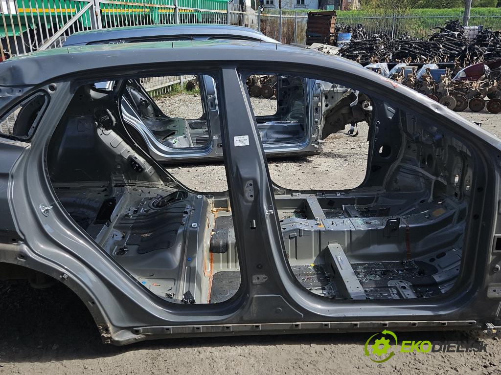Hyundai Kona I 2017-2023 1.0 120 HP manual 88,3 kW 998 cm3 5- Práh: pravý  (Karoséria ostatné)