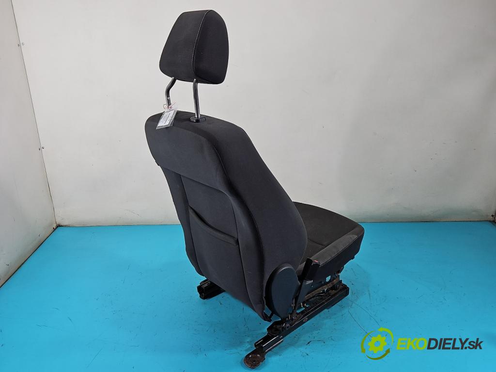 Ford Focus Mk3 2010-2018 1.6 tdci 95 HP manual 70 kW 1560 cm3 5- Sedačka ľavý  (Sedadlo)