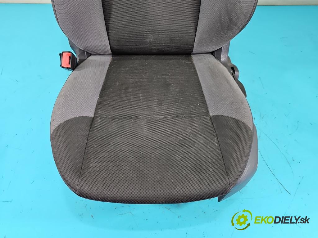 Ford Focus Mk3 2010-2018 1.6 tdci 95 HP manual 70 kW 1560 cm3 5- Sedačka ľavý  (Sedadlo)