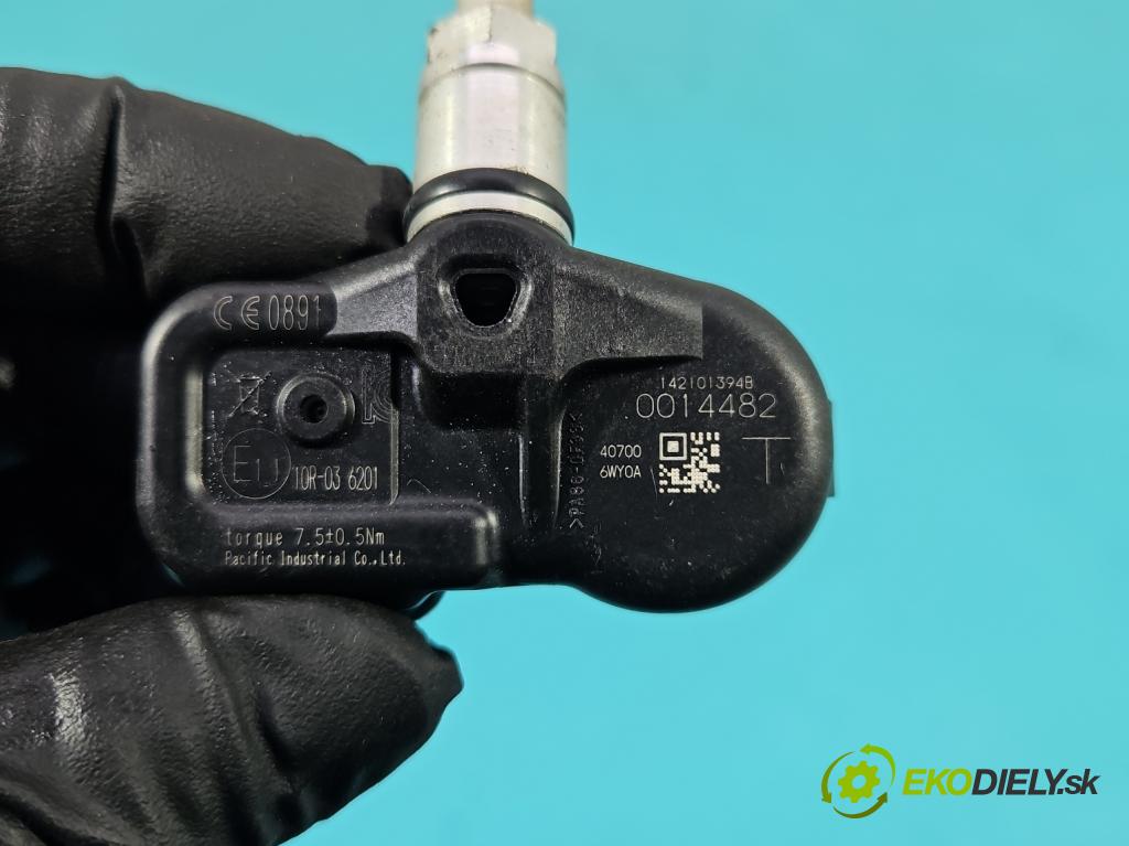 Nissan Juke I 2010-2019 1.2 T 116 hp manual 85 kW 1197 cm3 5- snímač tlaku pneumatika 142101394B (Snímače tlaku v pneumatikách)