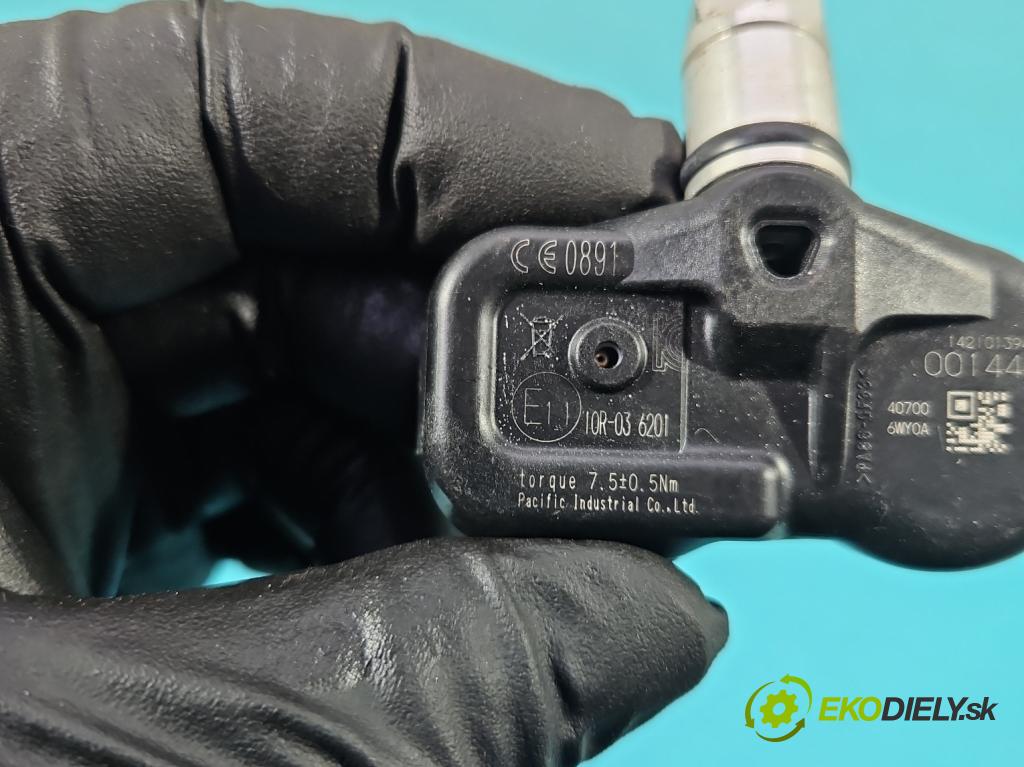 Nissan Juke I 2010-2019 1.2 T 116 hp manual 85 kW 1197 cm3 5- snímač tlaku pneumatika 142101394B (Snímače tlaku v pneumatikách)