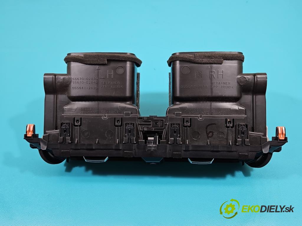 Toyota Corolla E21 2019- 1.8 16V 98 HP automatic 72 kW 1798 cm3 4- Mřížka: kúrenia stredová 55670-02830 (Mriežka kúrenia (fukár))