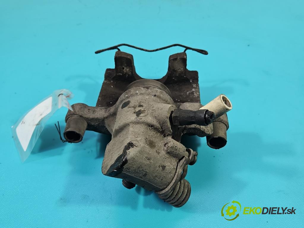 Ford Focus Mk3 2010-2018 1.6 tdci 95 HP manual 70 kW 1560 cm3 5- brzdič zadné pravý  (Kľučka dverí ostatné)