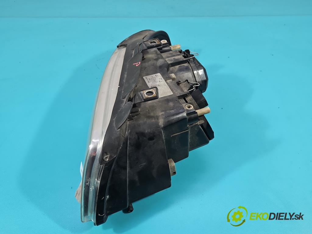 Audi A4 B5 1994-2001 1.9 tdi 116 HP manual 85 kW 1896 cm3 5- Reflektor: pravý  (Svetlo predné pravé)