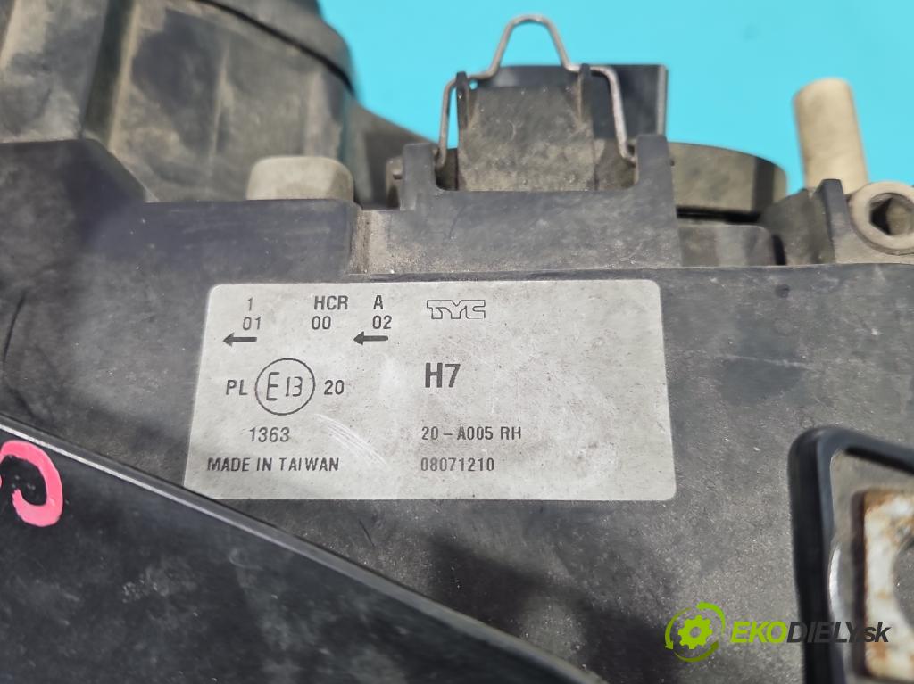 Audi A4 B5 1994-2001 1.9 tdi 116 HP manual 85 kW 1896 cm3 5- Reflektor: pravý  (Svetlo predné pravé)