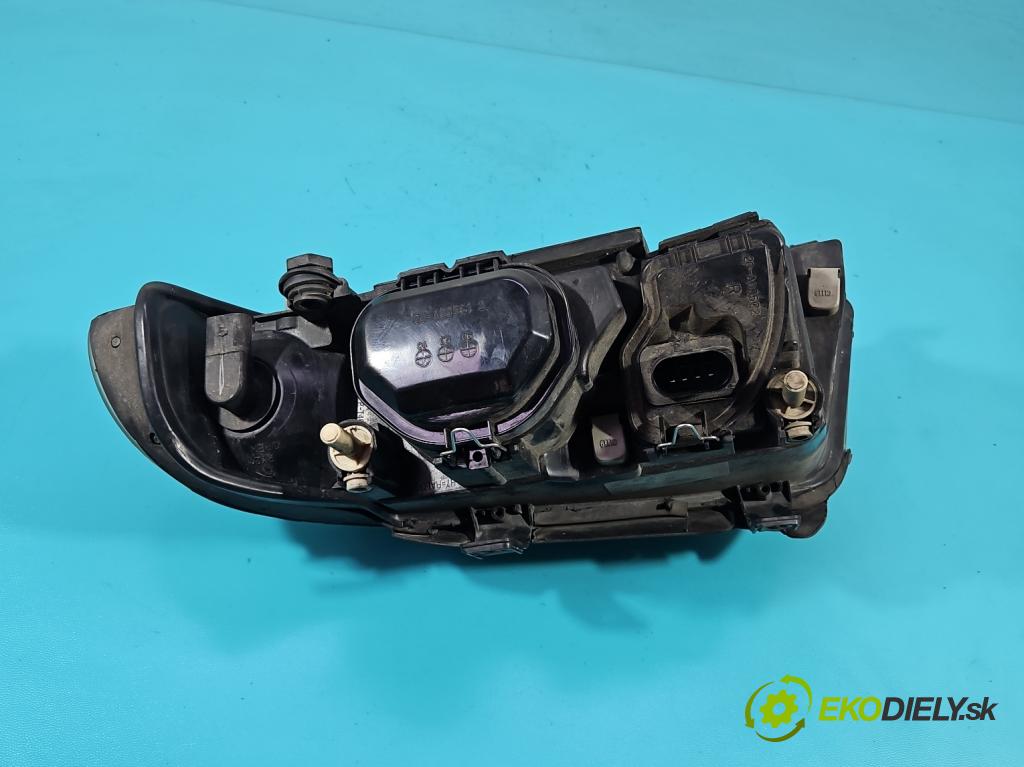 Audi A4 B5 1994-2001 1.9 tdi 116 HP manual 85 kW 1896 cm3 5- Reflektor: pravý  (Svetlo predné pravé)