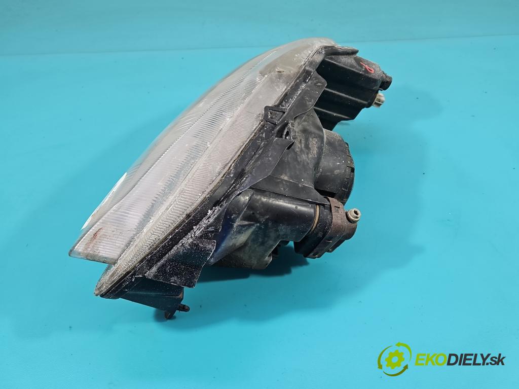 Peugeot 106 1.1 60 HP manual 44 kW 1124 cm3 3- Reflektor: pravý  (Svetlo predné pravé)