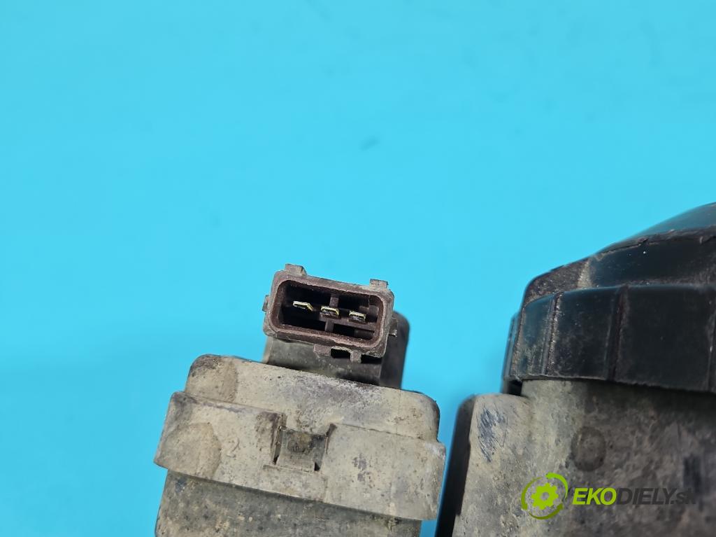 Peugeot 106 1.1 60 HP manual 44 kW 1124 cm3 3- Reflektor: pravý  (Svetlo predné pravé)