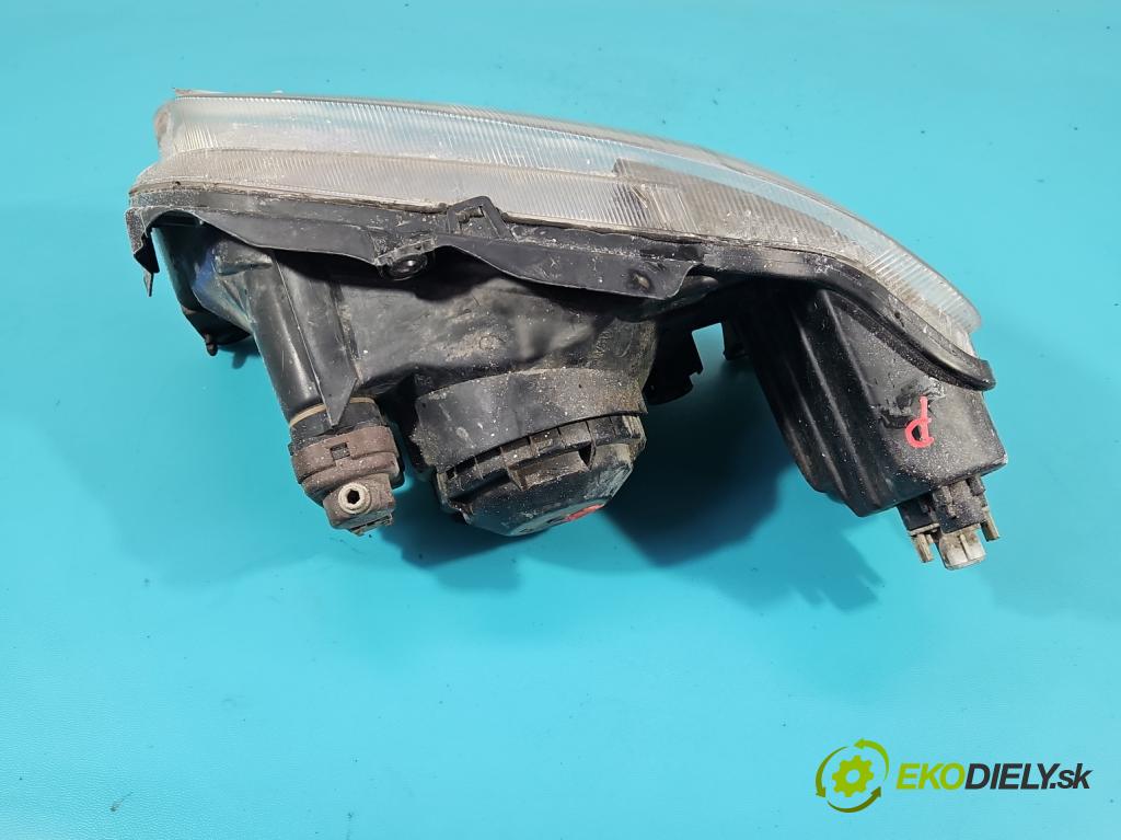 Peugeot 106 1.1 60 HP manual 44 kW 1124 cm3 3- Reflektor: pravý  (Svetlo predné pravé)