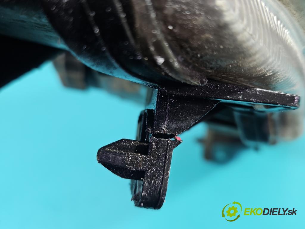 Peugeot 106 1.1 60 HP manual 44 kW 1124 cm3 3- Reflektor: pravý  (Svetlo predné pravé)