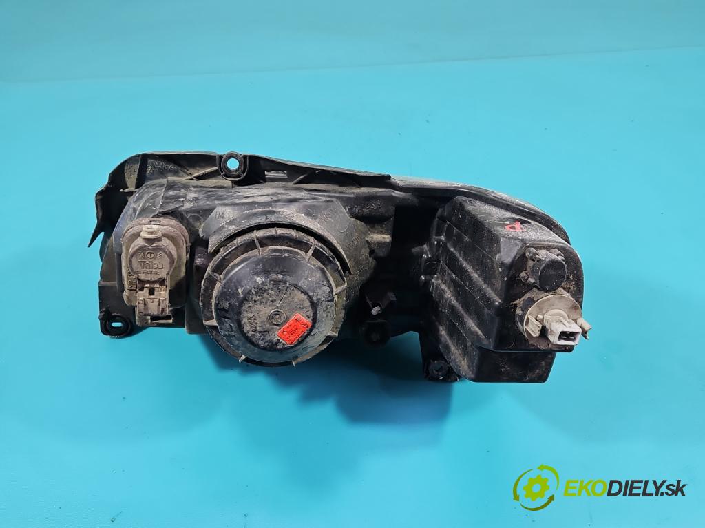 Peugeot 106 1.1 60 HP manual 44 kW 1124 cm3 3- Reflektor: pravý  (Svetlo predné pravé)