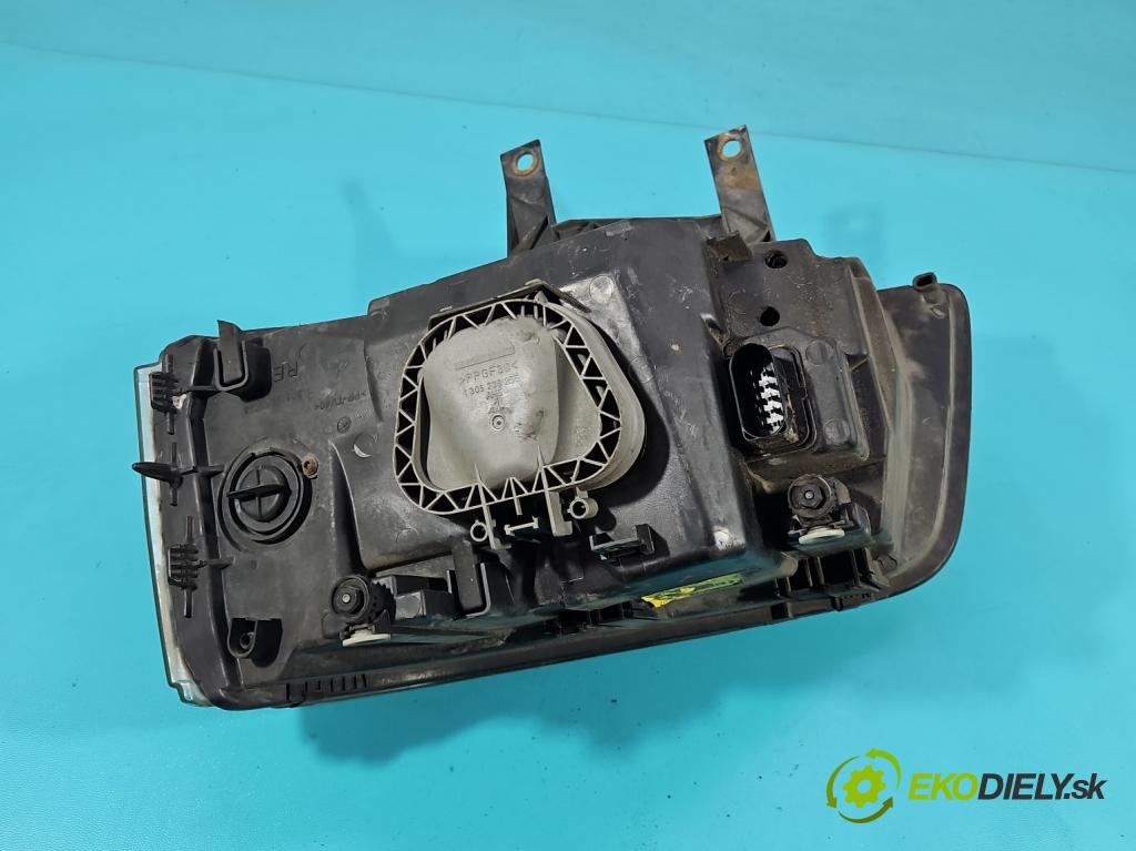 Vw Transporter T5 2003-2015 1.9 tdi 105 HP manual 77 kW 1896 cm3 5- Reflektor: pravý  (Svetlo predné pravé)