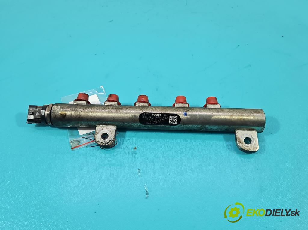 Fiat Punto Grande 1.9 jtd 131 HP manual 96 kW 1910 cm3 3- lišta vstrekovacia 0445214095 (Vstrekovacia lišta)