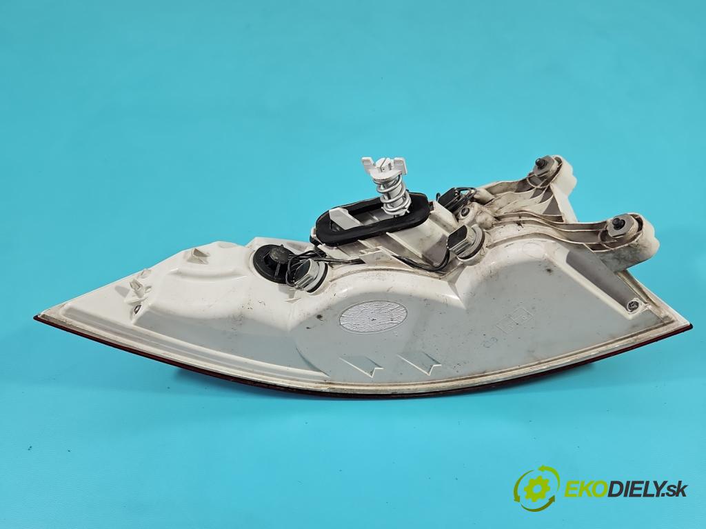 Jaguar XE X760 2015-2024 2.0d 179KM automatic 132 kW 1999 cm3 4- světlo zadní pravé  (Klika dveří ostatní)