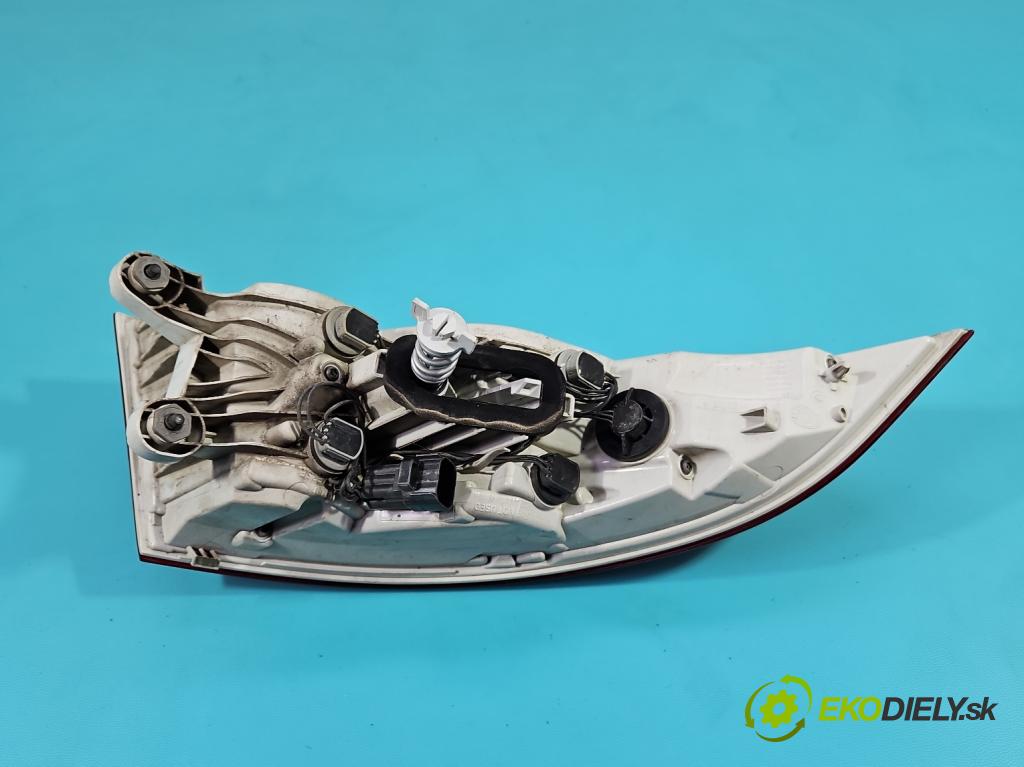 Jaguar XE X760 2015-2024 2.0d 179KM automatic 132 kW 1999 cm3 4- světlo zadní pravé  (Klika dveří ostatní)