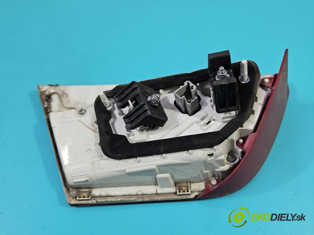 Jaguar XE X760 2015-2024 2.0d 179KM automatic 132 kW 1999 cm3 4- světlo zadní pravé  (Klika dveří ostatní)