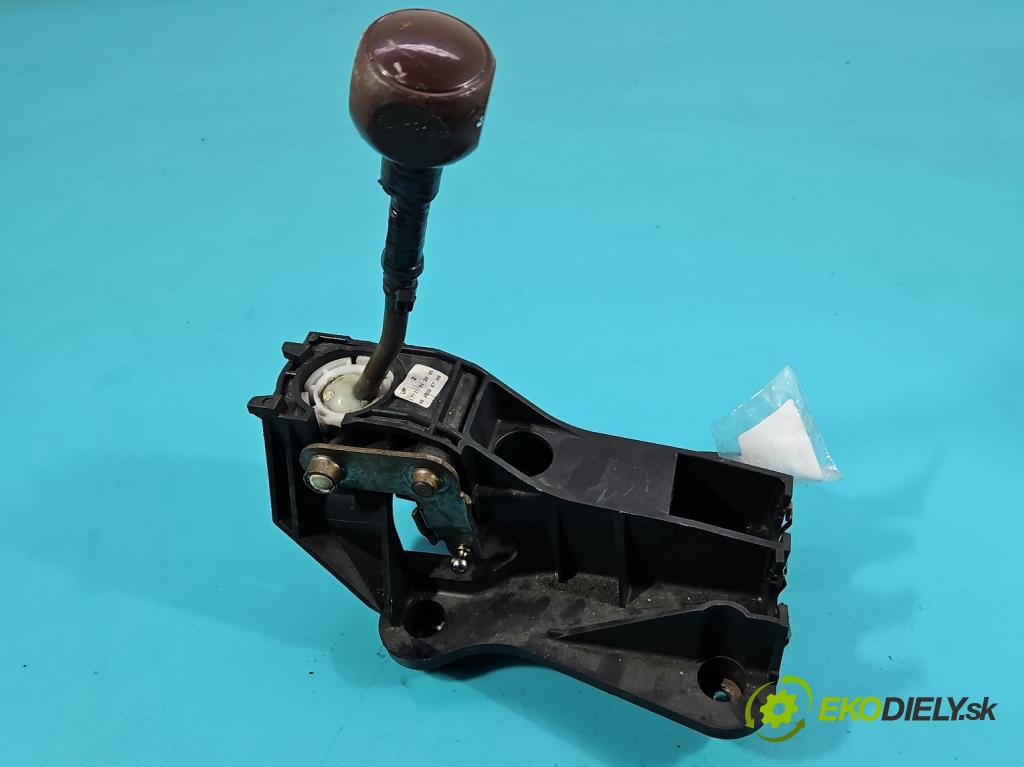 Peugeot 307 1.6 16V 109 HP manual 80 kW 1587 cm3 5- Páka: Změny: stupeň,rýchlosť 9646866780 (Rýchlostná páka (kulisa))