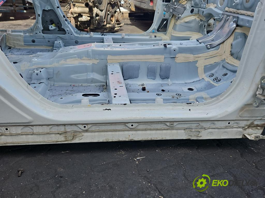 Toyota Corolla E21 2019- 1.8 16V 98 HP automatic 72 kW 1798 cm3 4- Práh: pravý  (Karoséria ostatné)