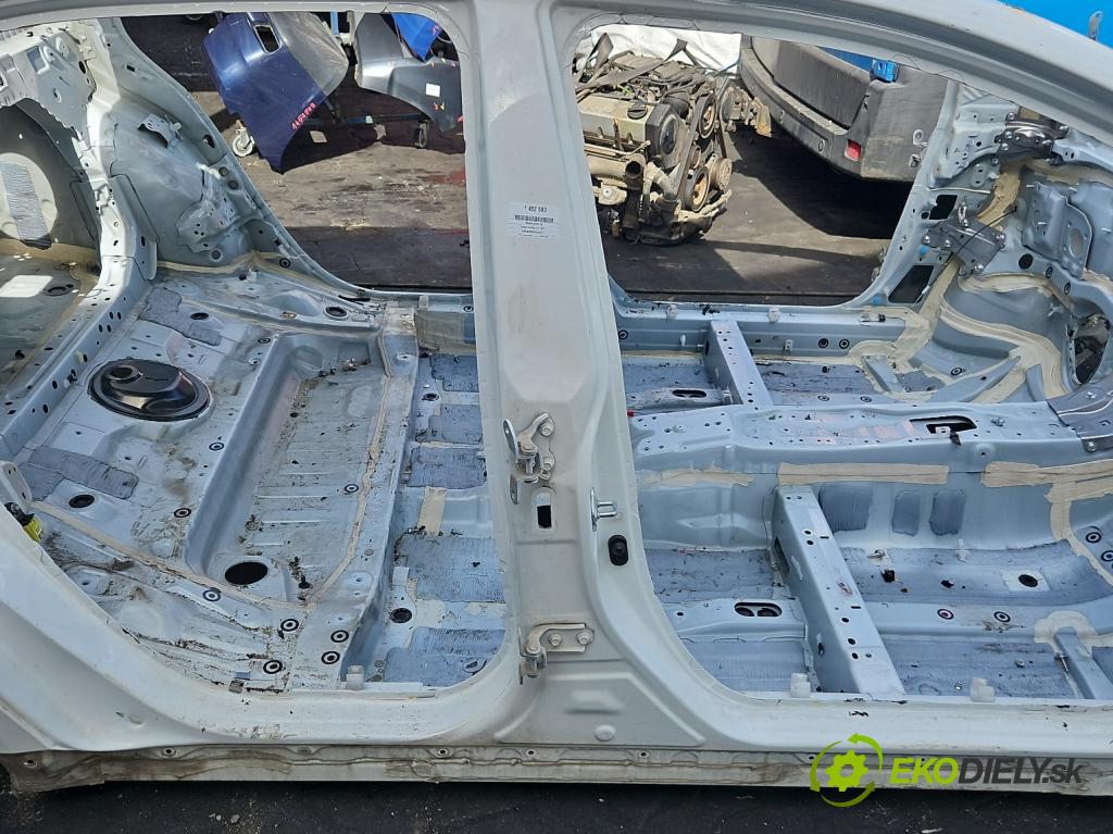 Toyota Corolla E21 2019- 1.8 16V 98 HP automatic 72 kW 1798 cm3 4- Práh: pravý  (Karoséria ostatné)