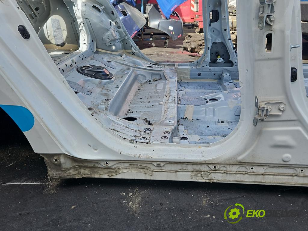 Toyota Corolla E21 2019- 1.8 16V 98 HP automatic 72 kW 1798 cm3 4- Práh: pravý  (Karoséria ostatné)