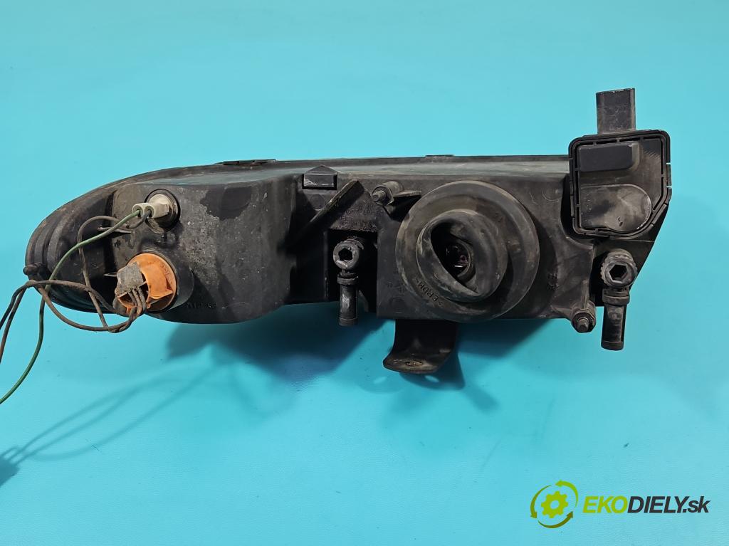 Chrysler Voyager III 1995-2000 3.3 V6 158 HP automatic 116 kW 3301 cm3 5- Reflektor: pravý 04576312AD (Svetlo predné pravé)