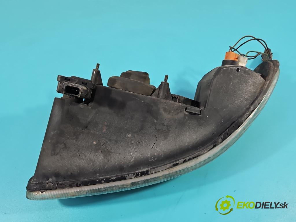 Chrysler Voyager III 1995-2000 3.3 V6 158 HP automatic 116 kW 3301 cm3 5- Reflektor: pravý 04576312AD (Svetlo predné pravé)