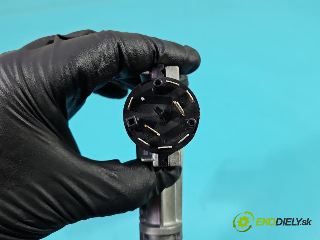 Audi 80 B4 1991-1994 2.0 90 HP manual 66 kW 1984 cm3 4- Spínačka 893905851D (Spínacia skrinka)