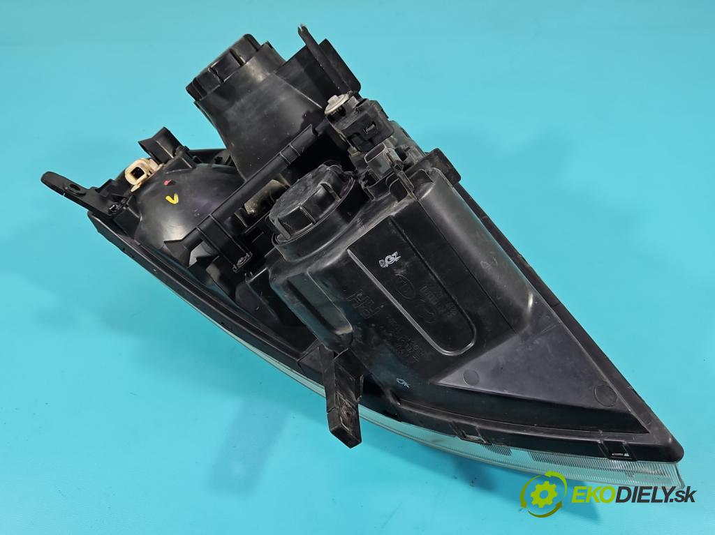 Kia Carnival II 2005-2014 2.9 CRDi 185 HP manual 136 kW 2902 cm3 5- Reflektor: pravý  (Svetlo predné pravé)