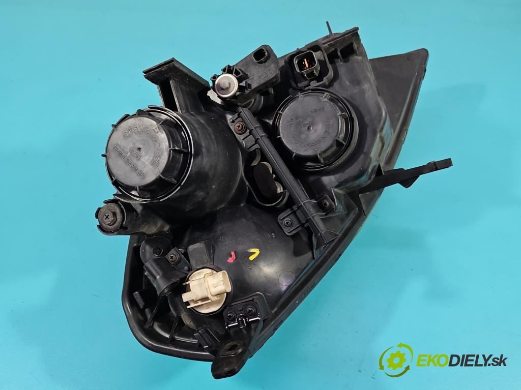 Kia Carnival II 2005-2014 2.9 CRDi 185 HP manual 136 kW 2902 cm3 5- Reflektor: pravý  (Svetlo predné pravé)