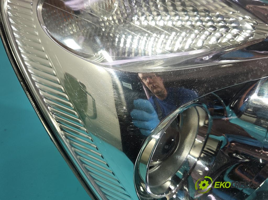 Kia Carnival II 2005-2014 2.9 CRDi 185 HP manual 136 kW 2902 cm3 5- Reflektor: pravý  (Svetlo predné pravé)