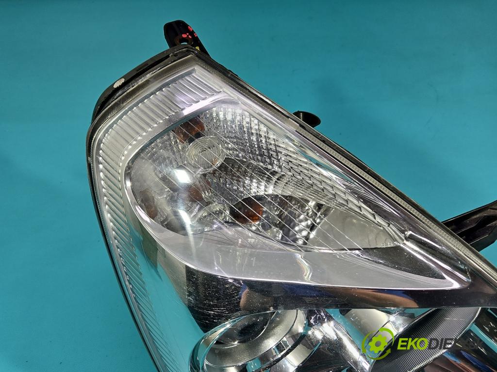 Kia Carnival II 2005-2014 2.9 CRDi 185 HP manual 136 kW 2902 cm3 5- Reflektor: pravý  (Svetlo predné pravé)