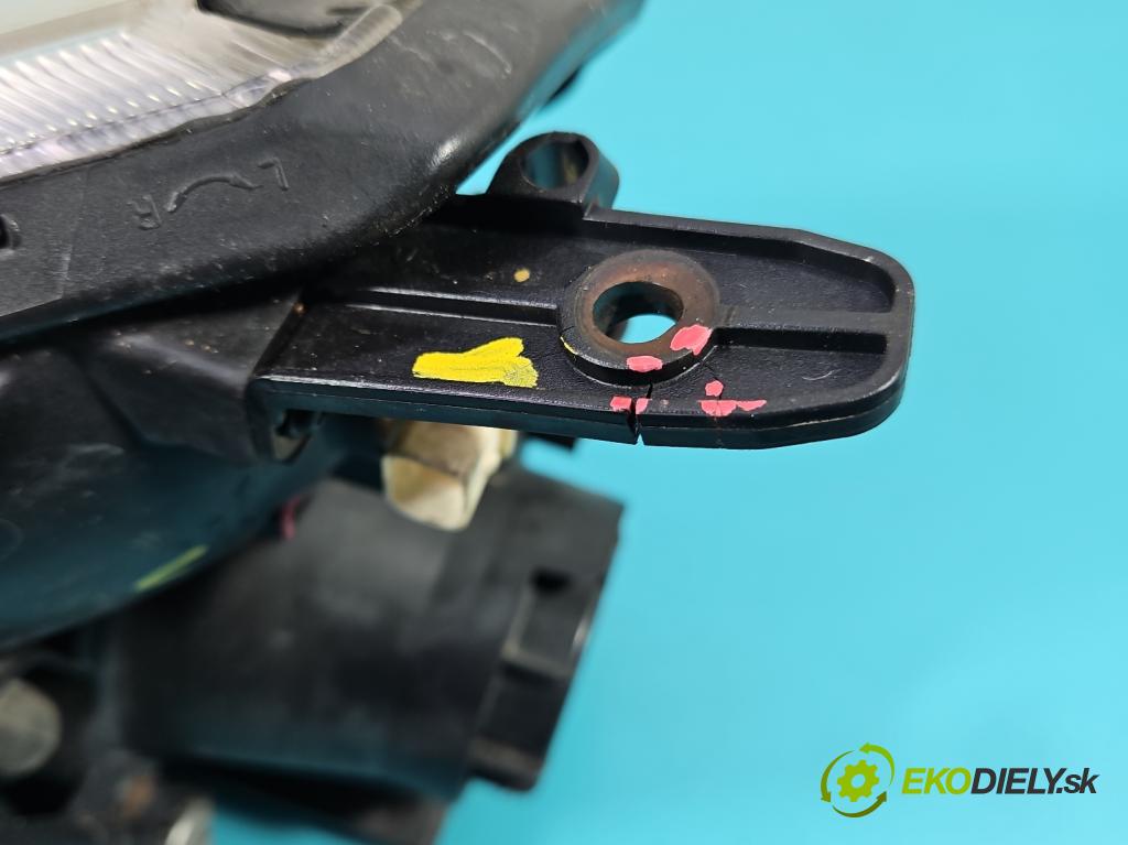 Kia Carnival II 2005-2014 2.9 CRDi 185 HP manual 136 kW 2902 cm3 5- Reflektor: pravý  (Svetlo predné pravé)