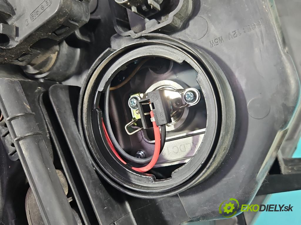 Kia Carnival II 2005-2014 2.9 CRDi 185 HP manual 136 kW 2902 cm3 5- Reflektor: pravý  (Svetlo predné pravé)