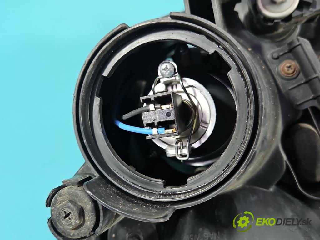 Kia Carnival II 2005-2014 2.9 CRDi 185 HP manual 136 kW 2902 cm3 5- Reflektor: pravý  (Svetlo predné pravé)