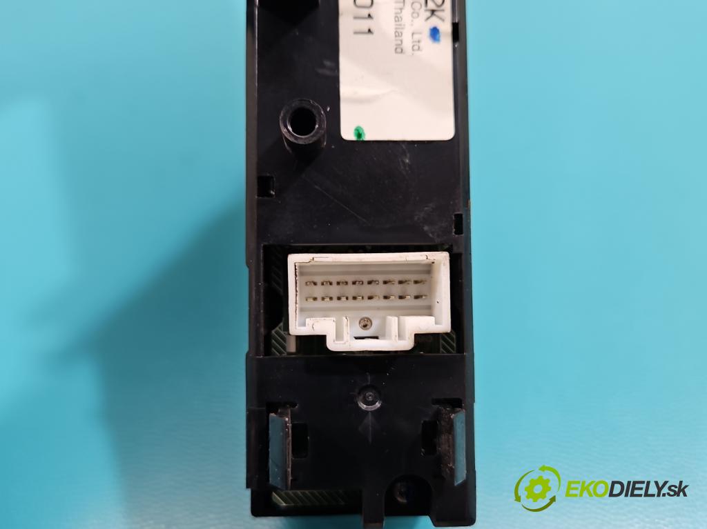 Mazda 6 I GG 2002-2007 1.8 16V 120 HP manual 88 kW 1798 cm3 5- Zobrazit: CA-DM4292K (Prístrojová doska)