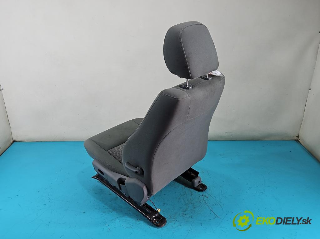 Jeep Grand cherokee WK 2004-2010 3.7 V6 211KM automatic 155 kW 3701 cm3 5- Sedačka pravý  (Sedadlo)