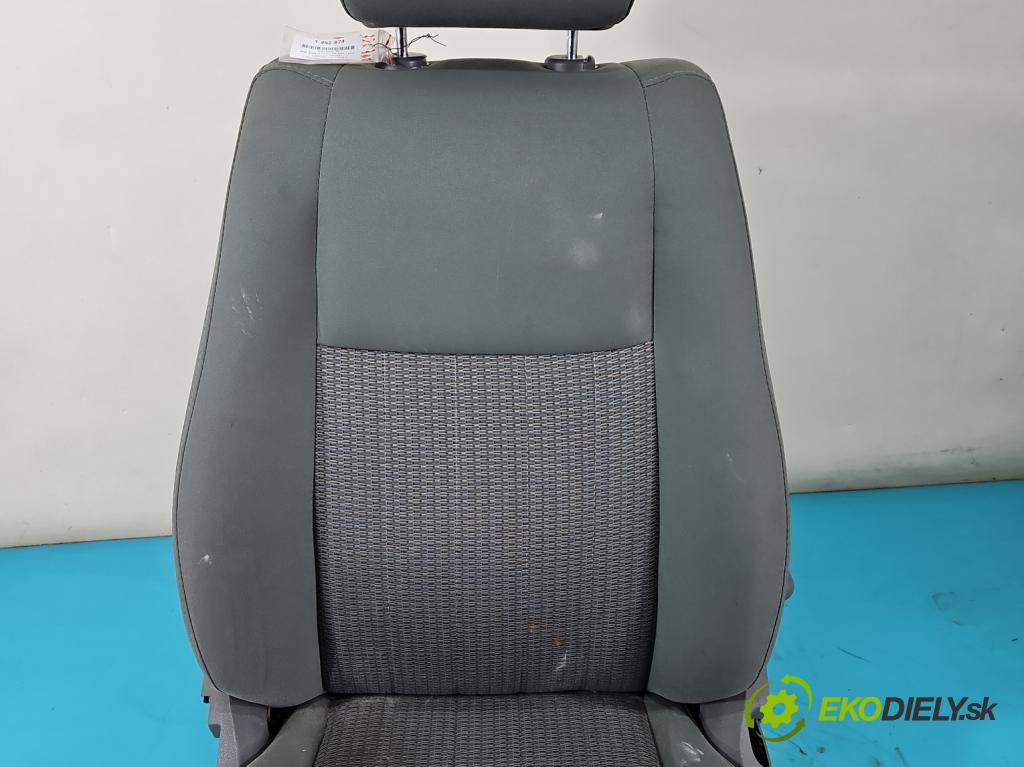 Jeep Grand cherokee WK 2004-2010 3.7 V6 211KM automatic 155 kW 3701 cm3 5- Sedačka pravý  (Sedadlo)