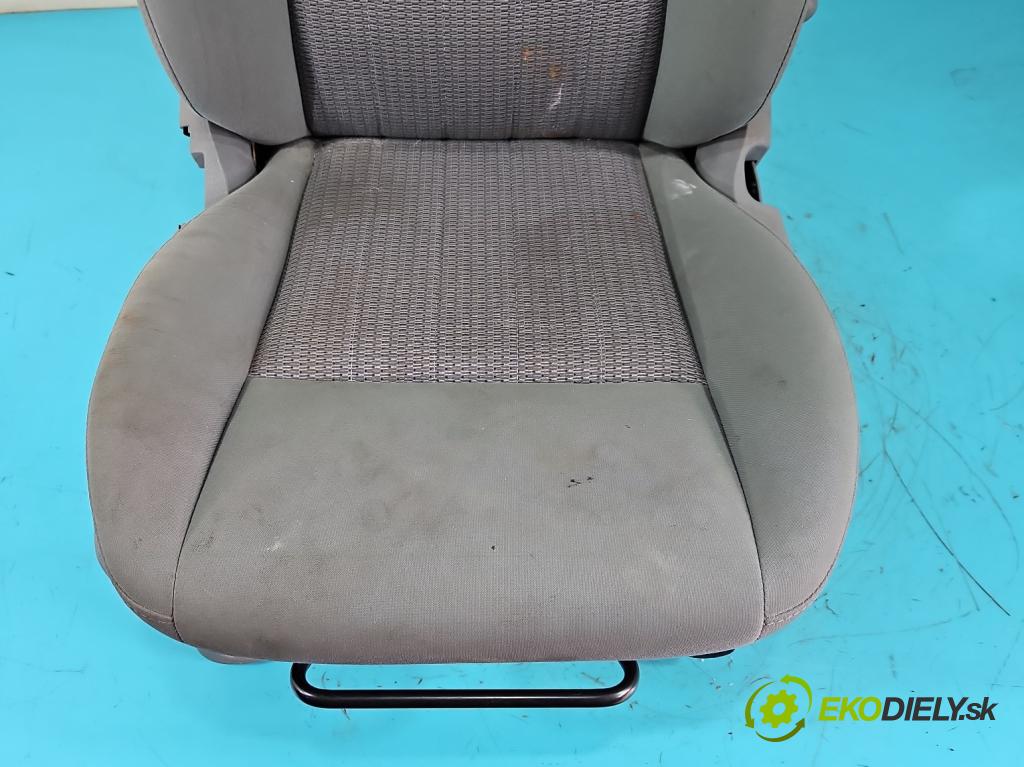 Jeep Grand cherokee WK 2004-2010 3.7 V6 211KM automatic 155 kW 3701 cm3 5- Sedačka pravý  (Sedadlo)