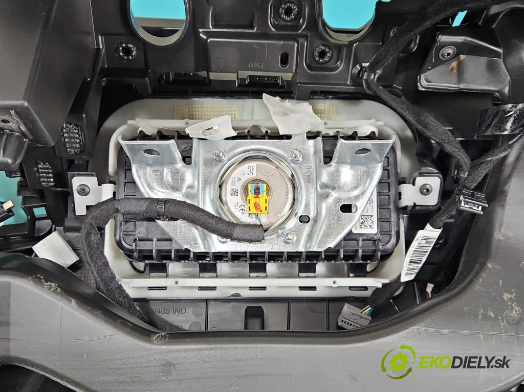 Dacia Sandero III 2020- 1.0 Tce 91 KM manual 67 kW 999 cm3 5- kokpit,pristrojová doska rozdeľovacia