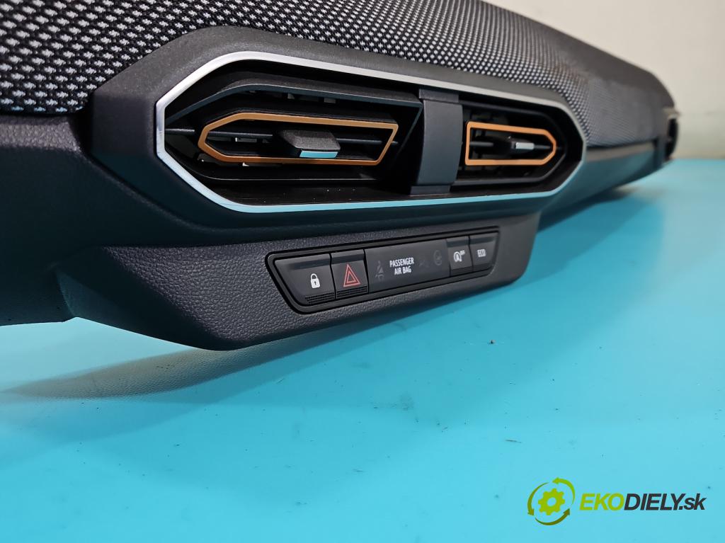 Dacia Sandero III 2020- 1.0 Tce 91 KM manual 67 kW 999 cm3 5- Mřížka: kúrenia stredová 683101161R (Mriežka kúrenia (fukár))