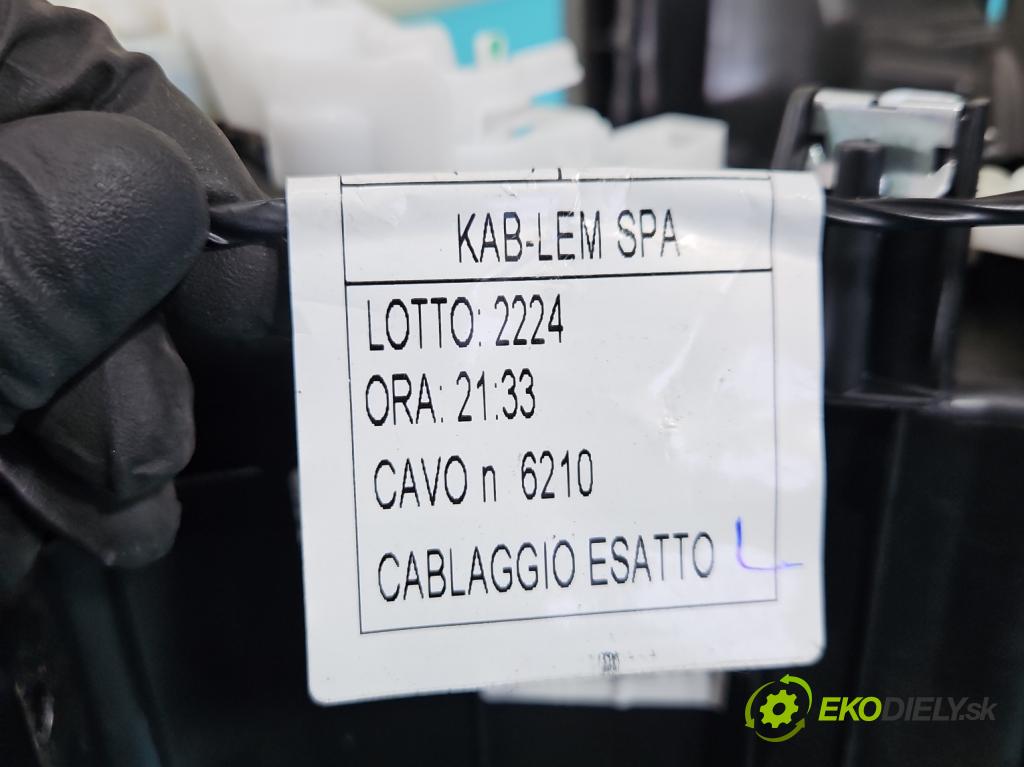 Dacia Sandero III 2020- 1.0 Tce 91KM manual 67 kW 999 cm3 5- radiátor  (Radiátory topení)