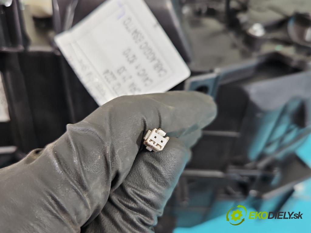 Dacia Sandero III 2020- 1.0 Tce 91KM manual 67 kW 999 cm3 5- radiátor  (Radiátory topení)