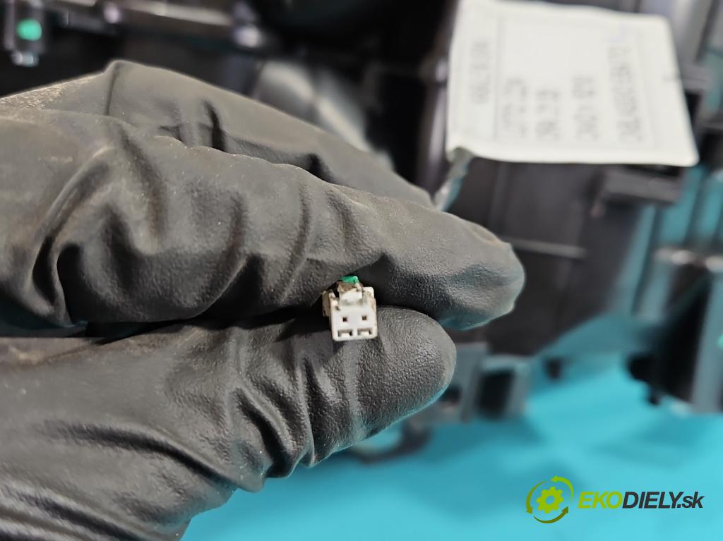 Dacia Sandero III 2020- 1.0 Tce 91KM manual 67 kW 999 cm3 5- radiátor  (Radiátory topení)