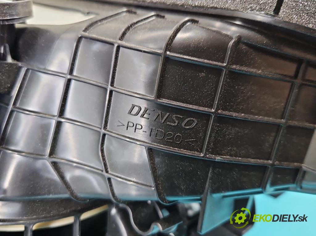 Dacia Sandero III 2020- 1.0 Tce 91KM manual 67 kW 999 cm3 5- radiátor  (Radiátory topení)