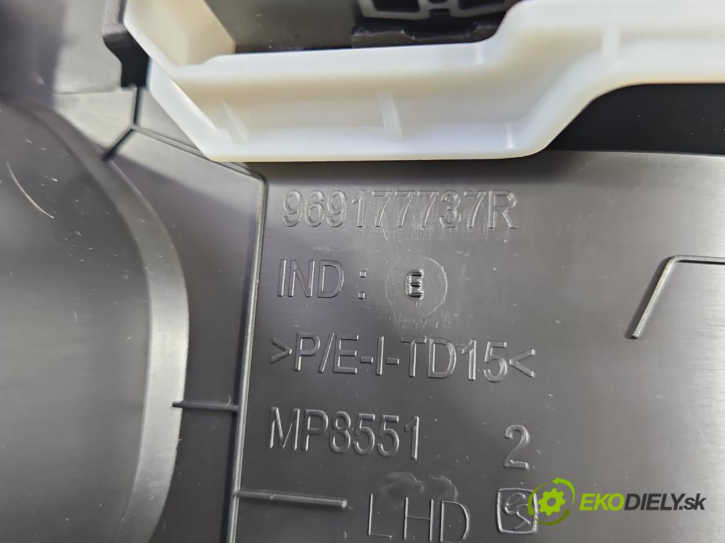 Dacia Sandero III 2020- 1.0 Tce 91 KM manual 67 kW 999 cm3 5- Rukojeť: na nápoje: 969177737R (Držiak (úchyt) na nápoje)