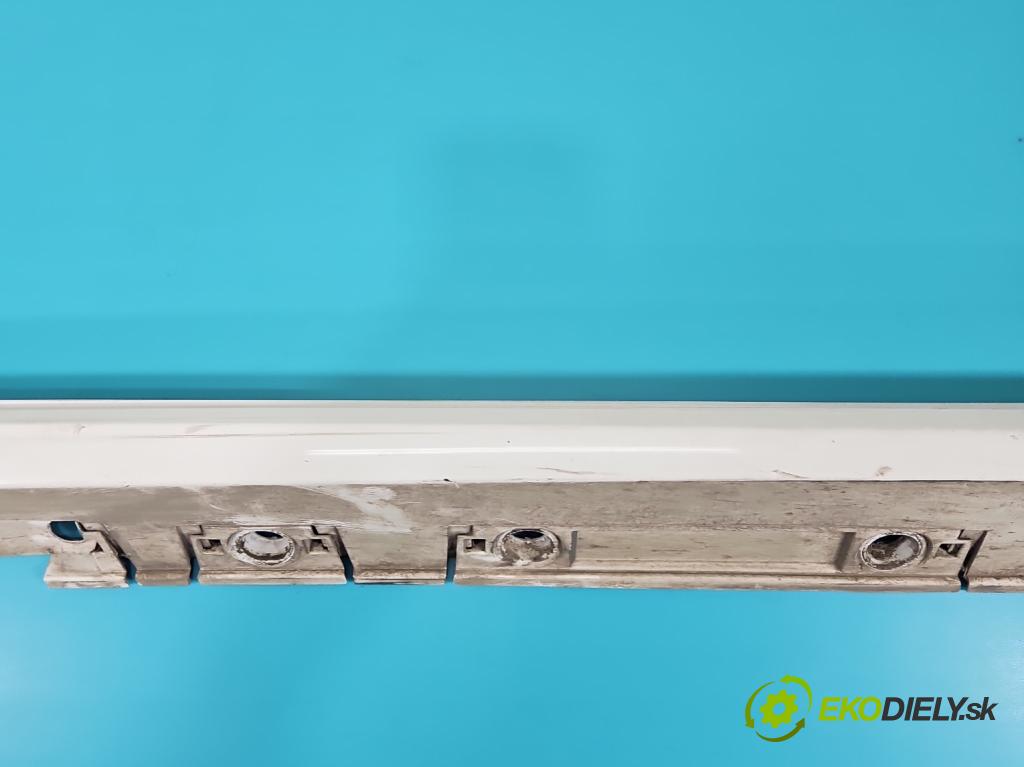 Toyota Corolla E21 2019- 1.8 16V 98 HP automatic 72 kW 1798 cm3 4- lišta práh: pravé  (Lišta prahová)