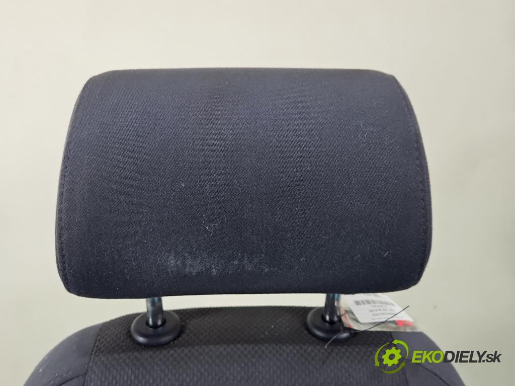 Audi A4 B6 2000-2004 2.0 20V (ALT) 131 HP automatic 96 kW 1984 cm3 4- Sedačka pravý  (Sedadlo)