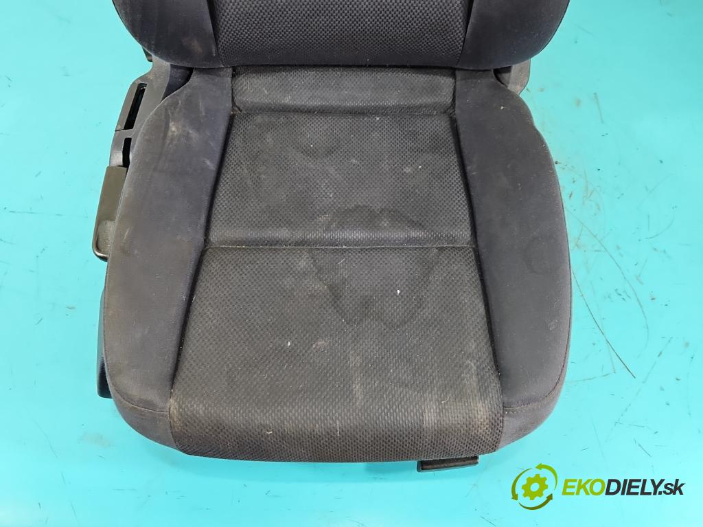 Audi A4 B6 2000-2004 2.0 20V (ALT) 131 HP automatic 96 kW 1984 cm3 4- Sedačka pravý  (Sedadlo)