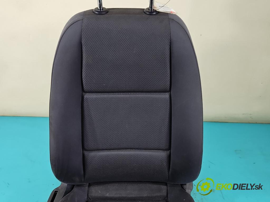 Audi A4 B6 2000-2004 2.0 20V (ALT) 131 HP automatic 96 kW 1984 cm3 4- Sedačka pravý  (Sedadlo)